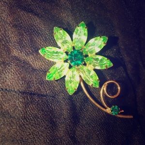 Vintage Green Flower Brooch